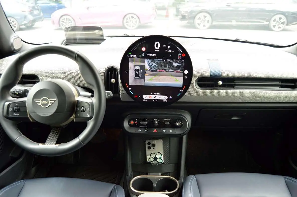 MINI MINI 2.0T COOPER S five-door version artist