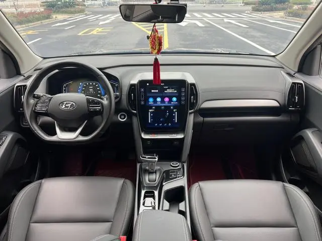 Hyundai Hyundai ix35 240T GDi DCT two-wheel drive leading version GLS