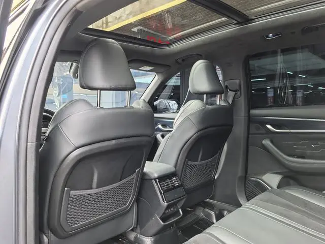 Geely Xingyue L 2.0TD high-power automatic two-wheel drive Skyrim version