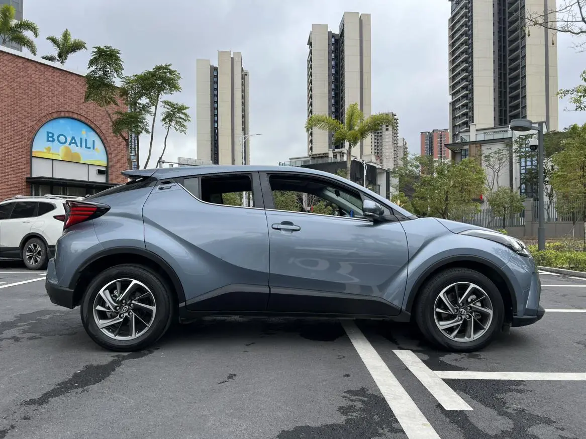 TOYOTA Toyota C-HR 2.0L Deluxe Edition