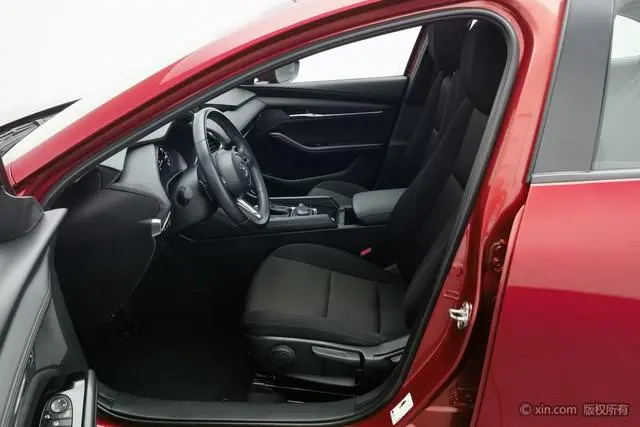 Mazda Mazda 3 Angkesaila 2.0L automatic quality dazzling version