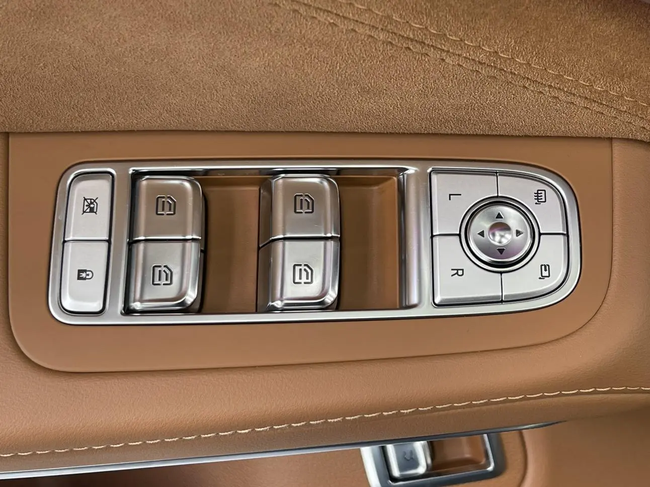 Hongqi Hongqi H9 3.0T Zhilian flag collar four-seater version