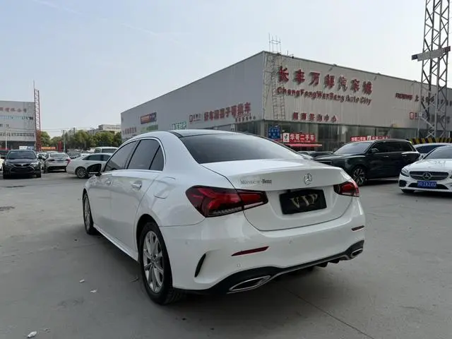 Mercedes-Benz Mercedes-Benz A-class Facelift A 200 L sports sedan fashion version