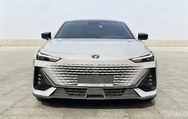Changan Changan UNI-V 1.5T premium type