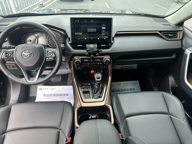 TOYOTA Wilanda 2.0L two-wheel drive luxury PLUS edition
