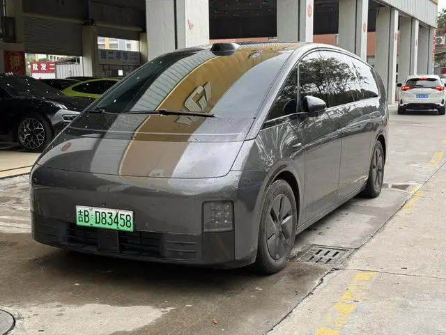 Li Auto Ideal MEGA Ultra version