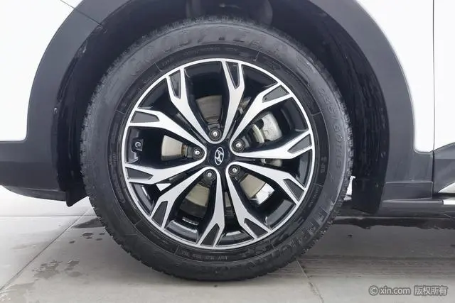 Hyundai Shengda 2.0T automatic four-wheel drive intelligent 7-seater