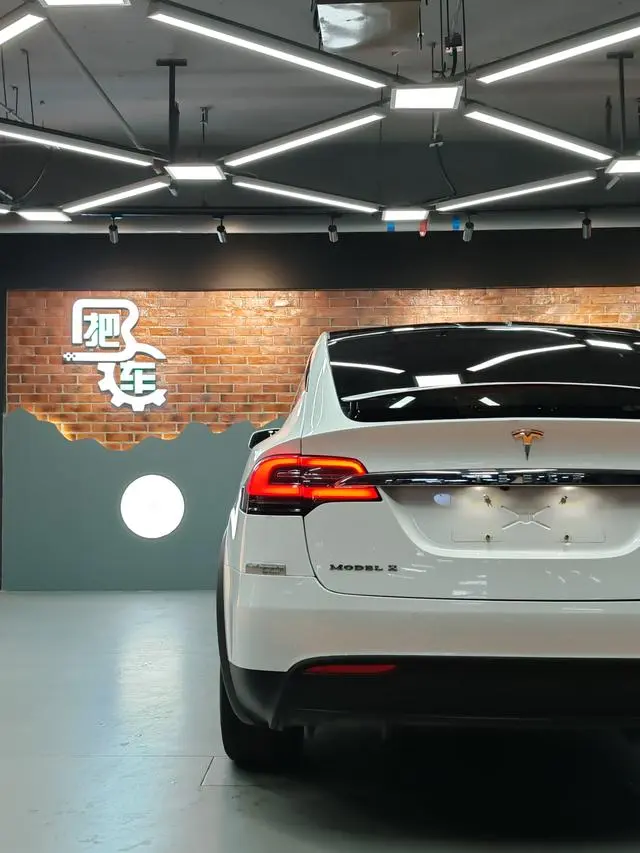Tesla Model X 75D