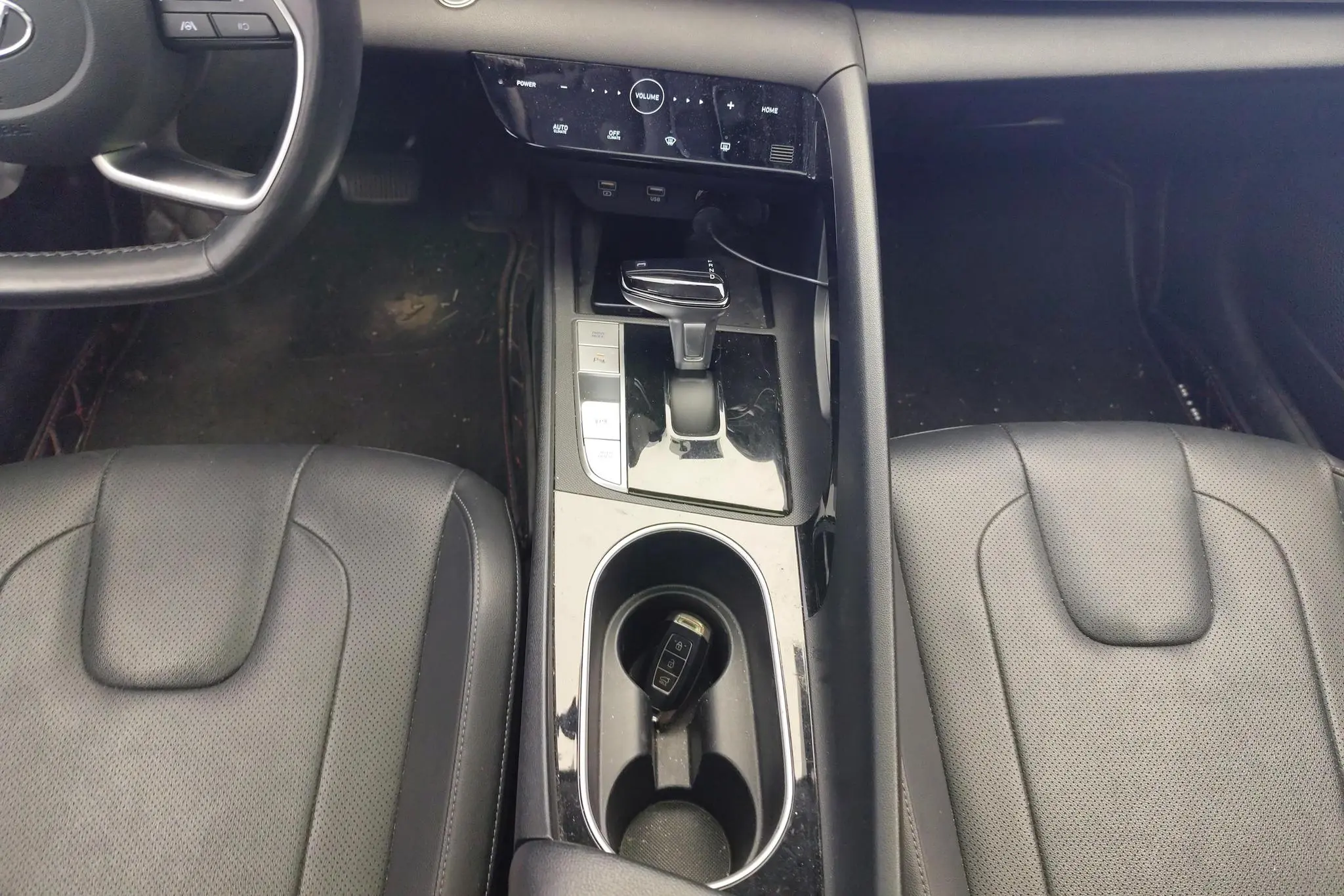 Hyundai Elantra 1.5L CVT LUX Premium Edition