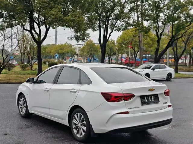 Chevrolet Cruze 320 automatic Enjoy Skylight version