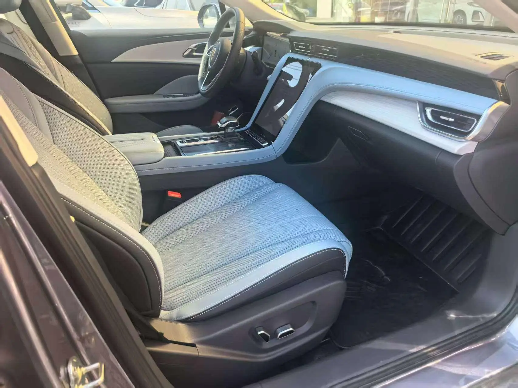 Hongqi Hongqi H5 PHEV 170 Super Mixed Version