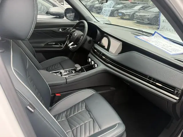 Changan Changan CS95 PLUS version 2.0T four-wheel drive luxury