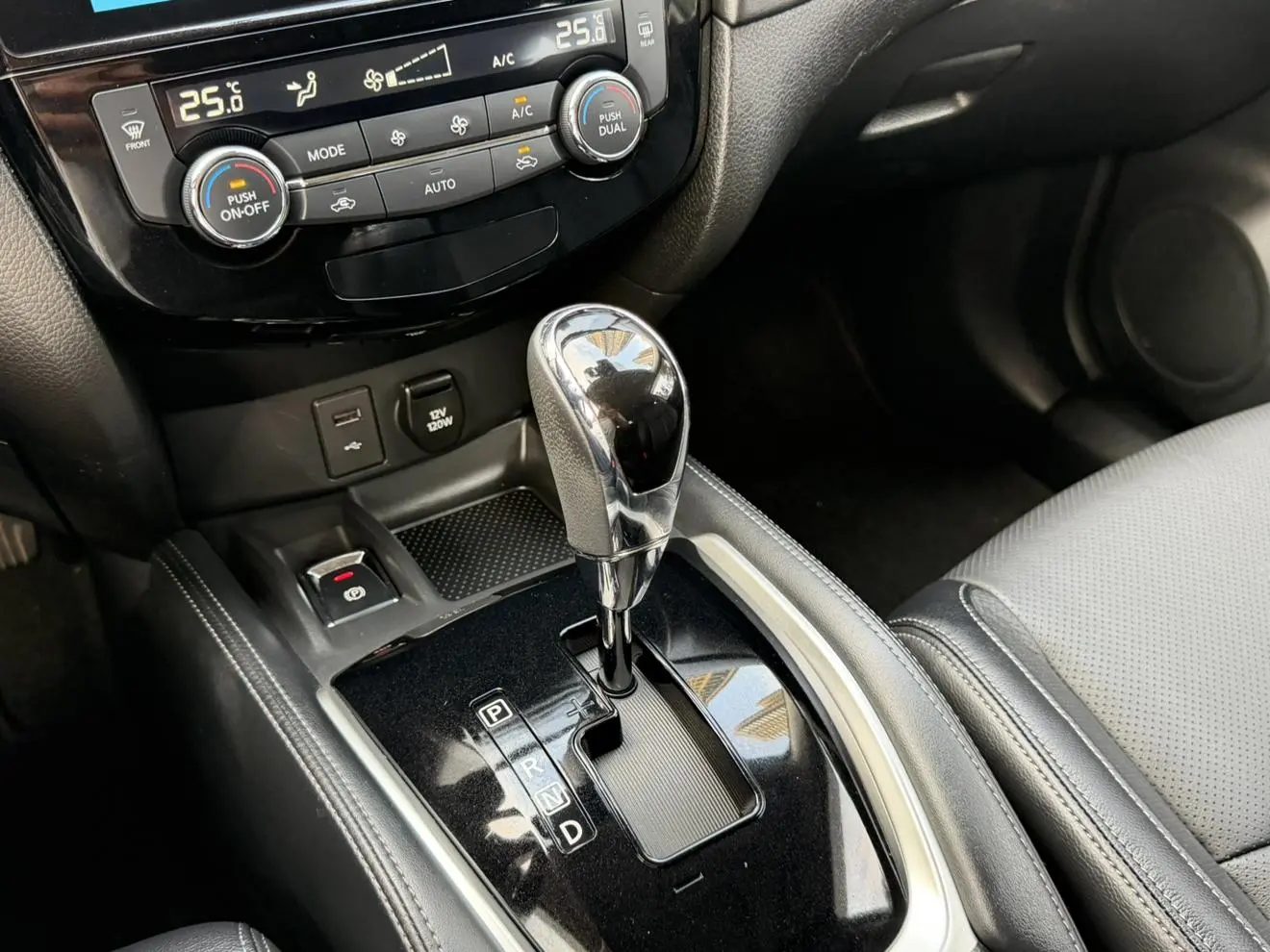 Nissan Qijun 2.0L CVT Zhilian seven-seater Comfort Edition 2WD