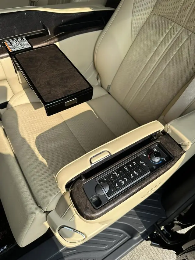 TOYOTA Elfa Dual Engine 2.5L Premium Edition