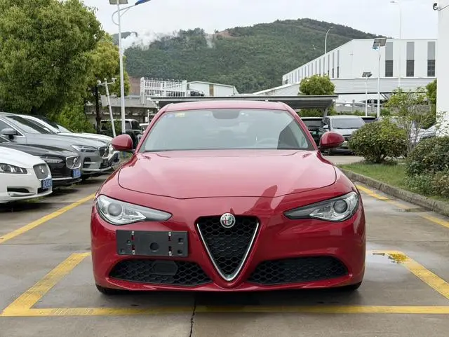 Alfa Romeo Giulia 2.0T 200HP Elite Edition