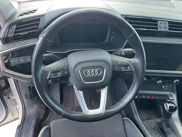 Audi Audi Q3 35 TFSI fashion and elegant