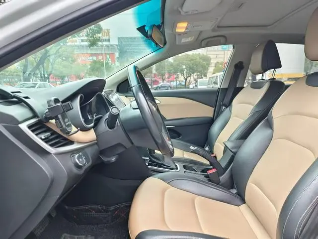 Chevrolet Cruze 320 automatic Enjoy Skylight version