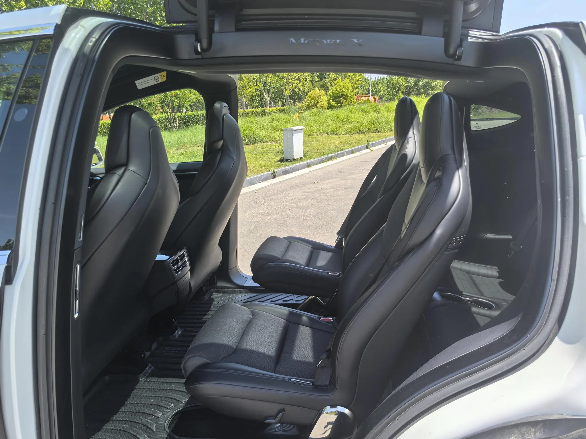 Tesla Model X 90D