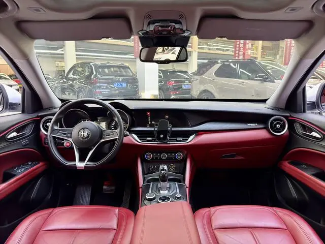 Alfa Romeo Stelvio 2.0T 200HP Elite Edition