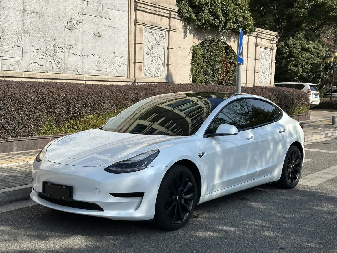 Tesla Model 3 Upgraded version of standard battery life rear drive