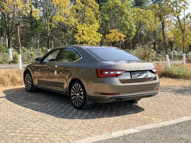 Skoda Speed pie ZI330 DSG Comfort Edition Country V