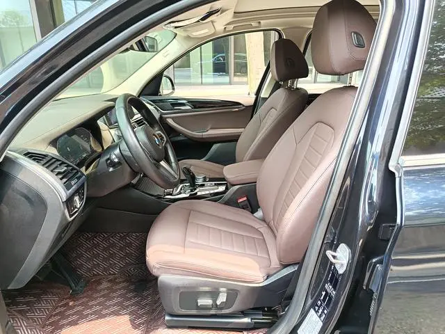 BMW BMW X3 xDrive25i M sports suit