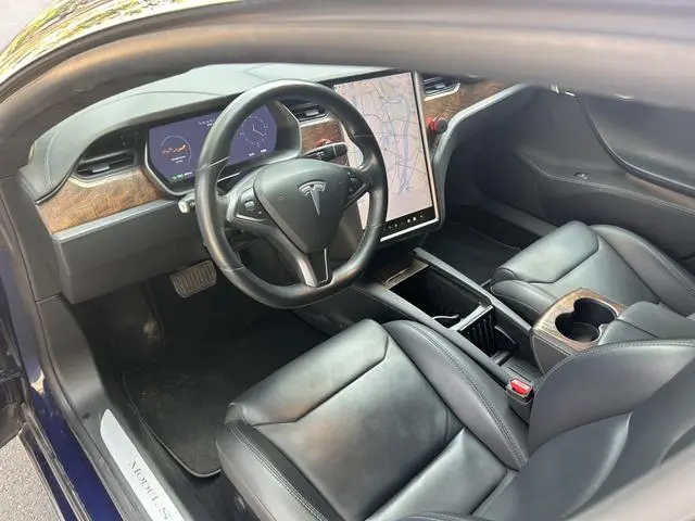 Tesla Model S 75D Standard battery life version