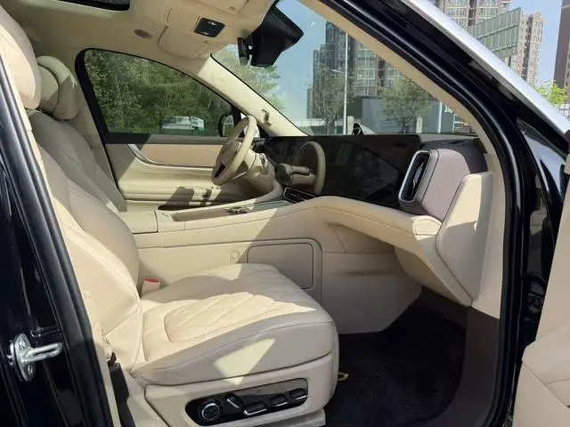 AITO Ask the world M9 Extended range Ultra six-seater version