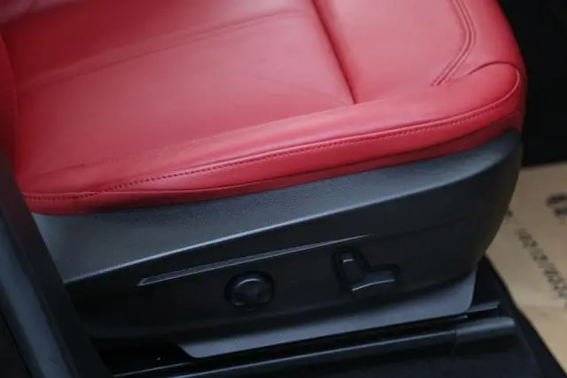 Alfa Romeo Stelvio 2.0T 200HP Deluxe Edition