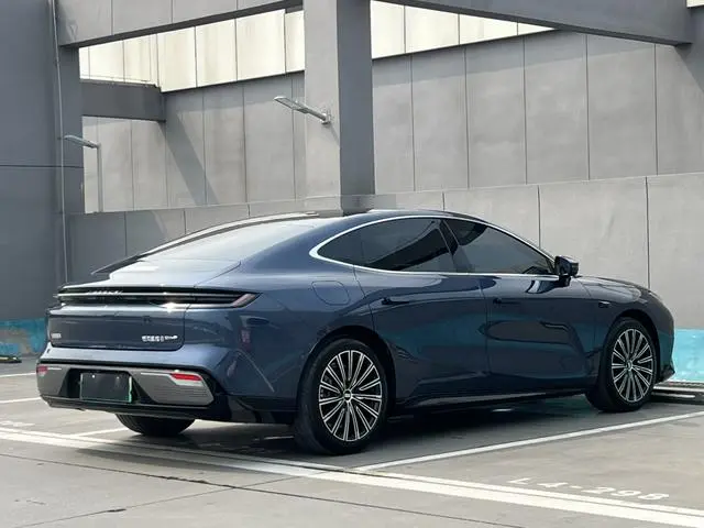 Geely Galaxy Galaxy Sparkle 8 PHEV 130km EM-P Starship Version