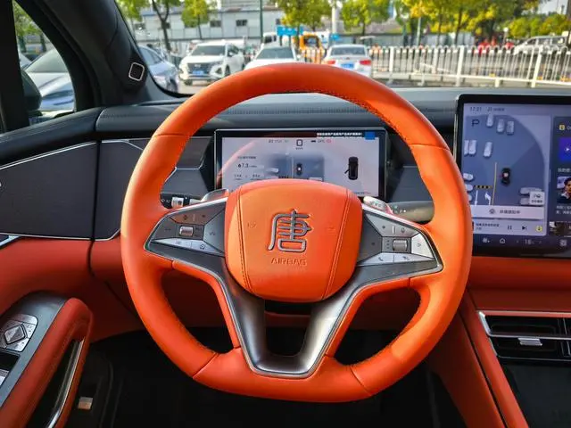 BYD Tang L DM DM-p 175KM four-wheel drive drone player version