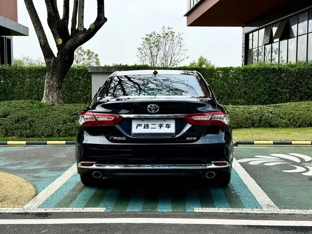 TOYOTA Camry 2.0G Deluxe Edition
