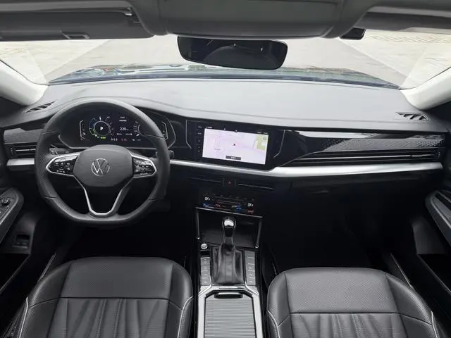 Volkswagen Passat PHEV 430PHEV Hybrid Deluxe Edition