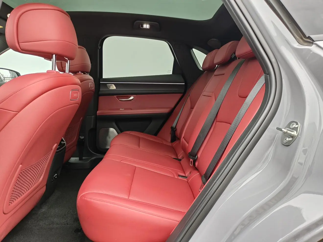 AITO Ask the world M5 Extended range Max RS four-wheel drive high-end smart driving version
