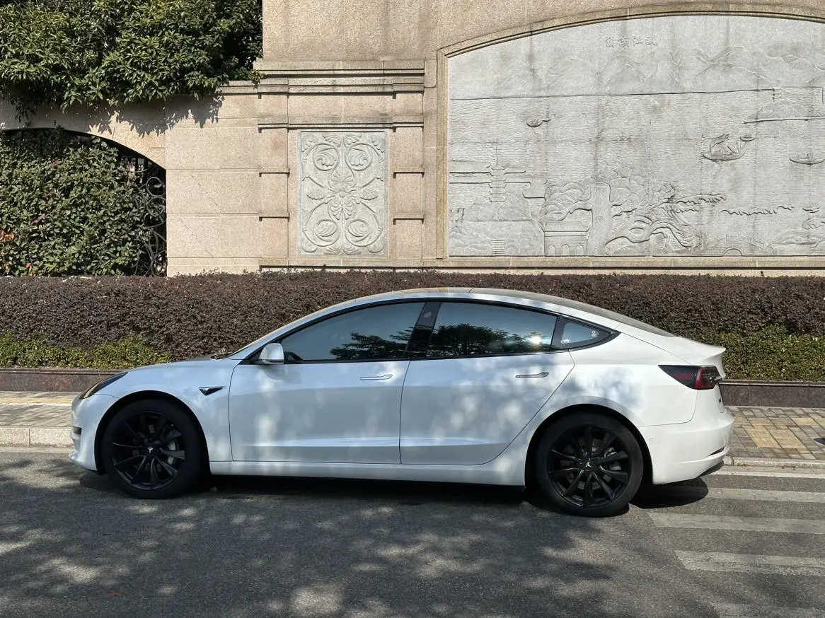 Tesla Model 3 Upgraded version of standard battery life rear drive