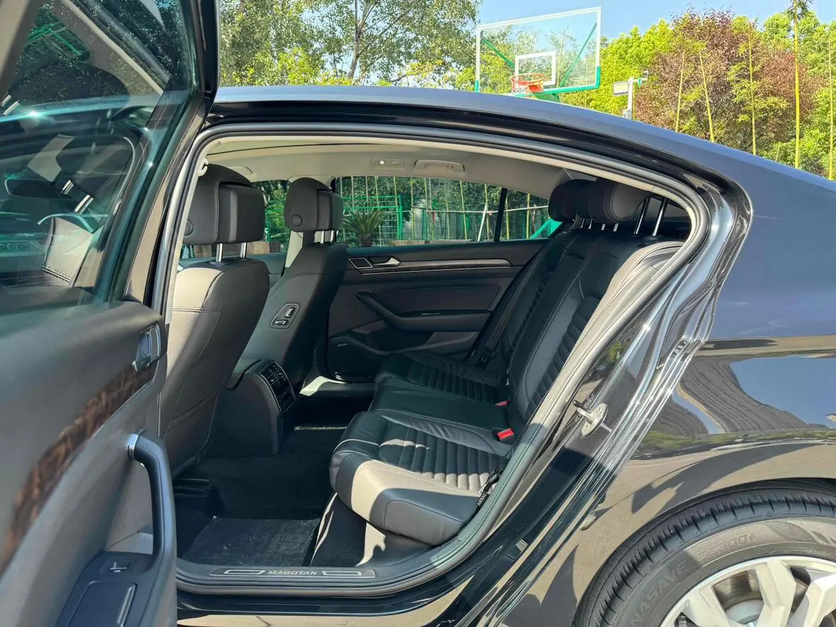 Volkswagen Magotan 330TSI DSG Luxury Country VI
