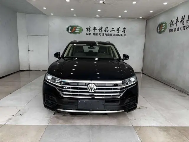 Volkswagen Touareg 3.0 TSI Sharp Front Version Country V