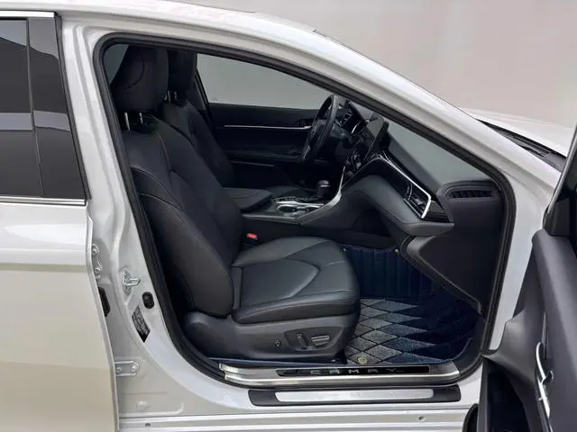 TOYOTA Camry 2.0GVP Leading Edition