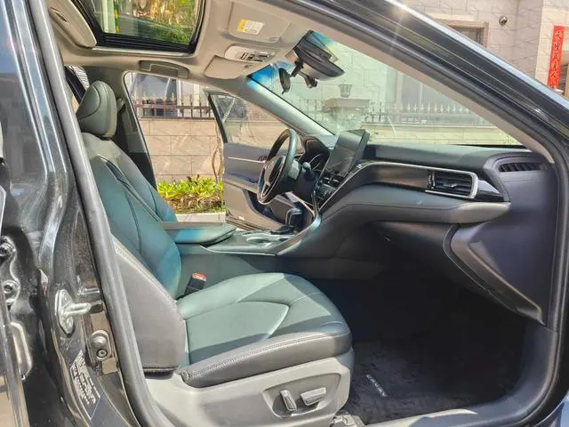 TOYOTA Camry 2.0G Deluxe Edition