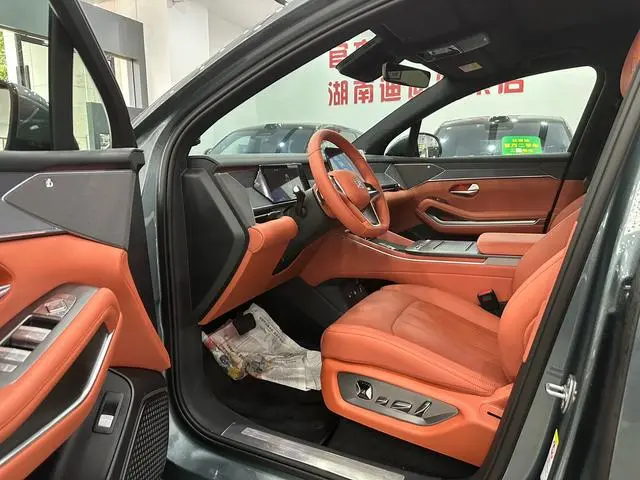 BYD Tang L DM DM-p 175KM four-wheel drive drone player version