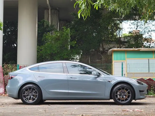 Tesla Model 3 Upgraded version of standard battery life rear drive