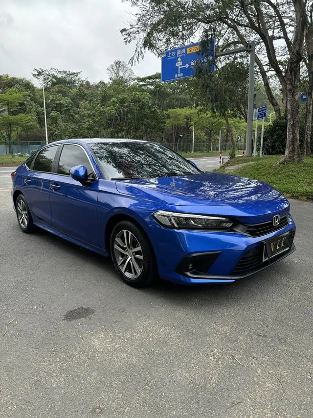 Honda Civic 240TURBO CVT Momentum Edition