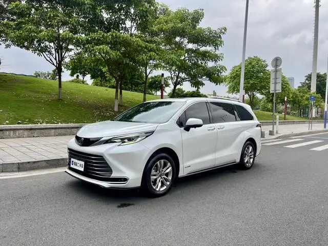 TOYOTA Saina 2.5L Hybrid Extreme Edition