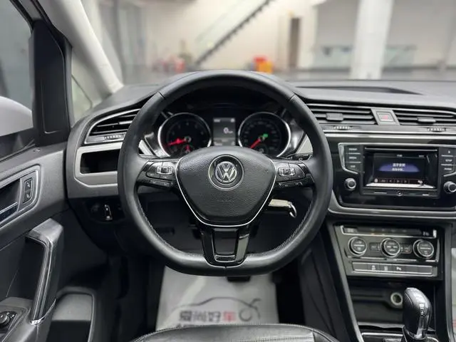 Volkswagen Touran L 280TSI Automatic Shuya Version