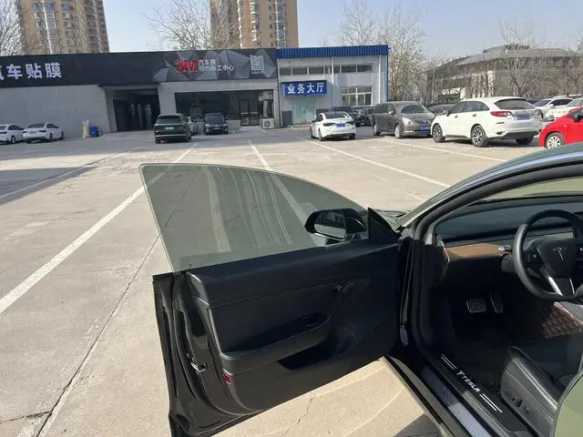 Tesla Model 3 Upgraded version of standard battery life rear drive