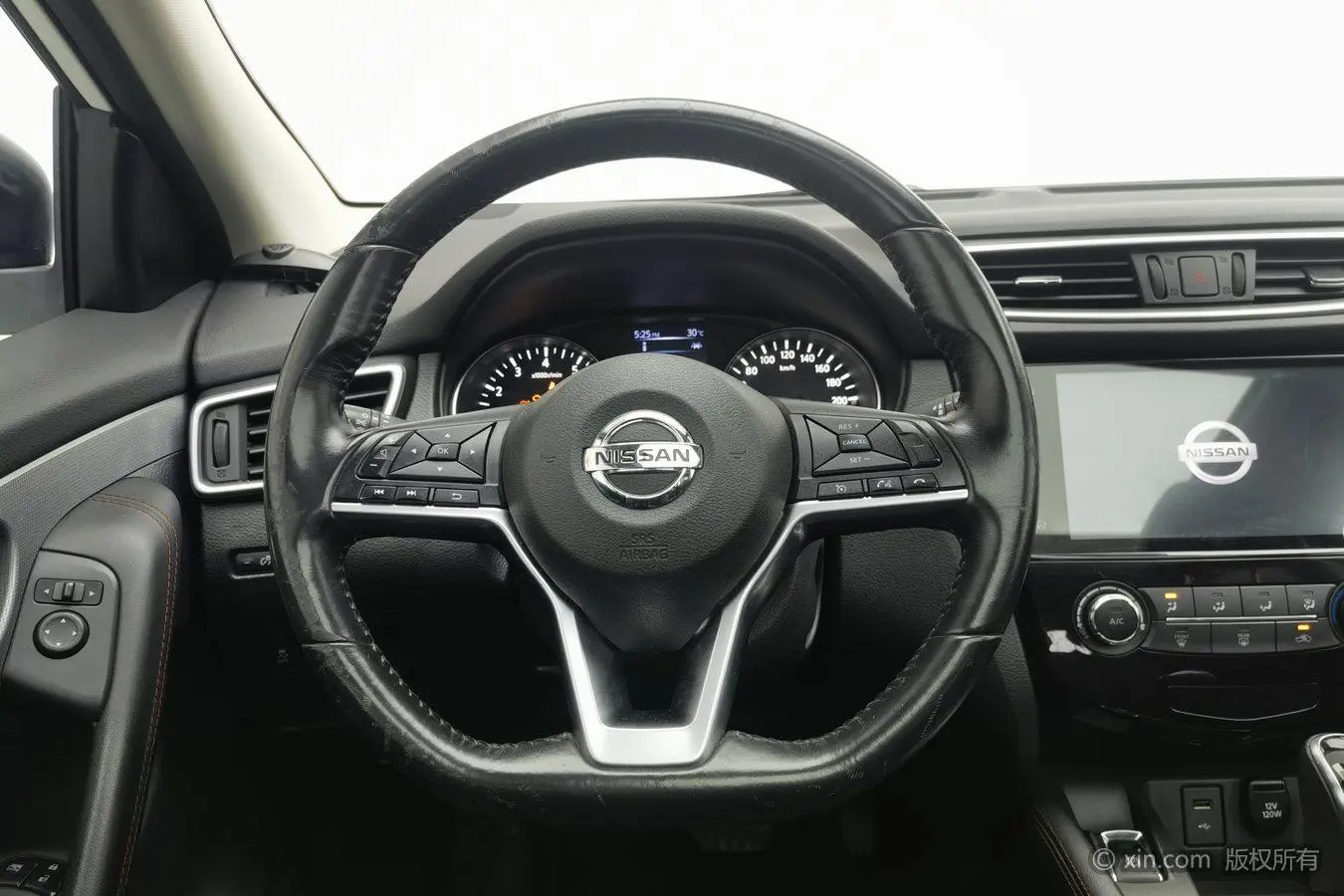 Nissan Qashqai 2.0L CVT Deluxe Edition