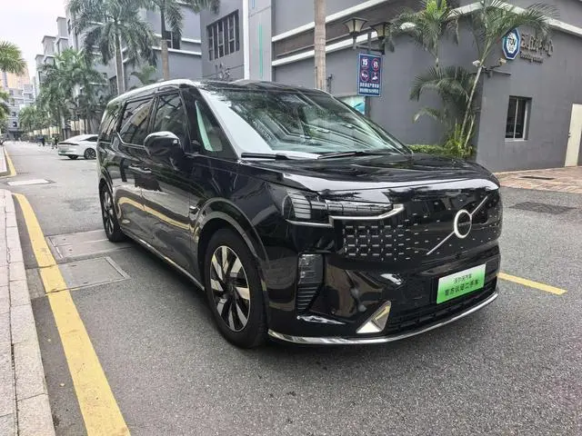 Volvo Volvo EM90 Ultra six seats