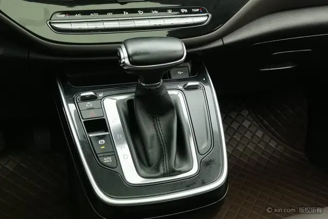 GAC Trumpchi M6 270T automatic Premium Edition 7-seater Country VI