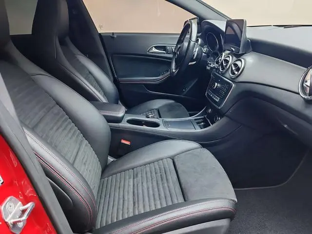 Mercedes-Benz Mercedes-Benz CLA CLA 220 4MATIC
