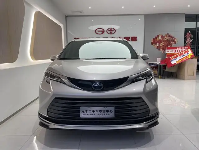 TOYOTA Saina 2.5L Hybrid Extreme Edition